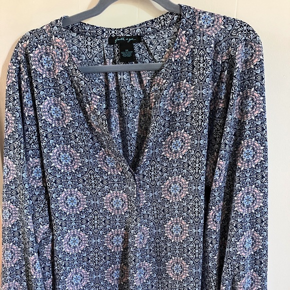 V-neck medallion blouse - Picture 1 of 4
